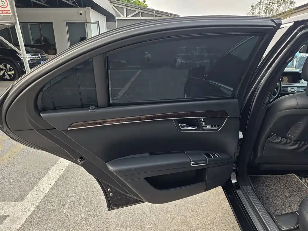 Mercedes-Benz S-Class — миниатюра 14