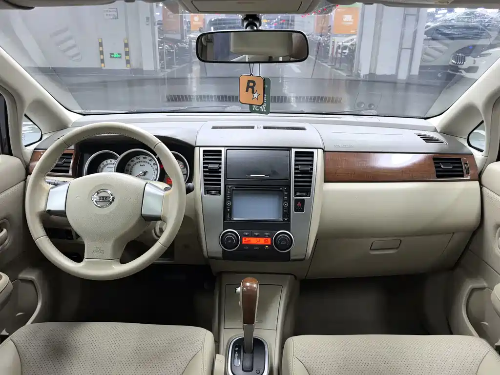 Nissan Tiida — миниатюра 8