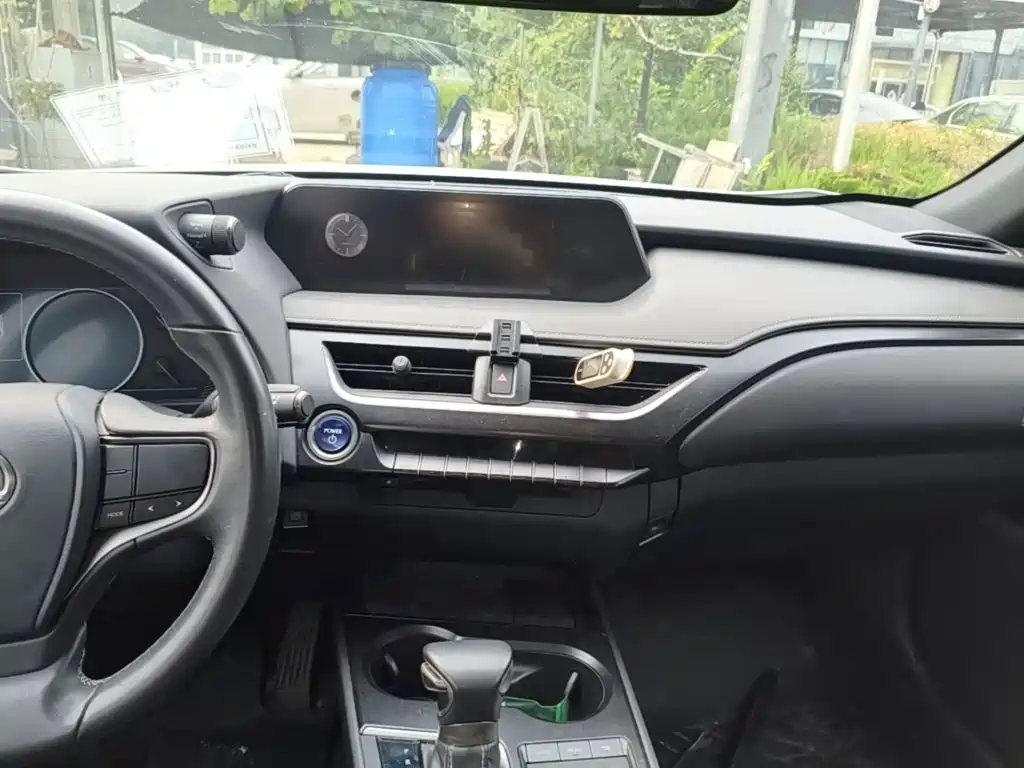 Lexus UX — миниатюра 13