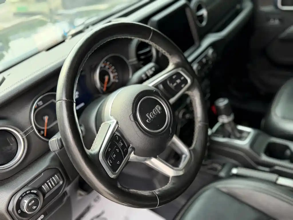 Jeep Gladiator — миниатюра 7