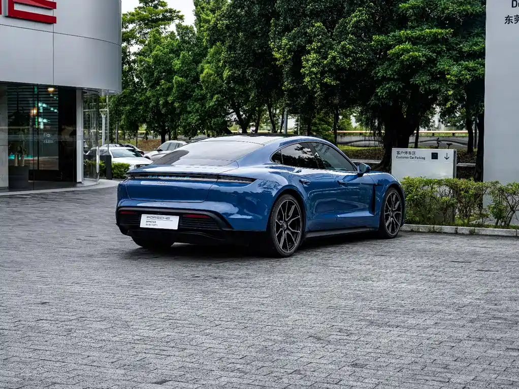Porsche Taycan — миниатюра 17
