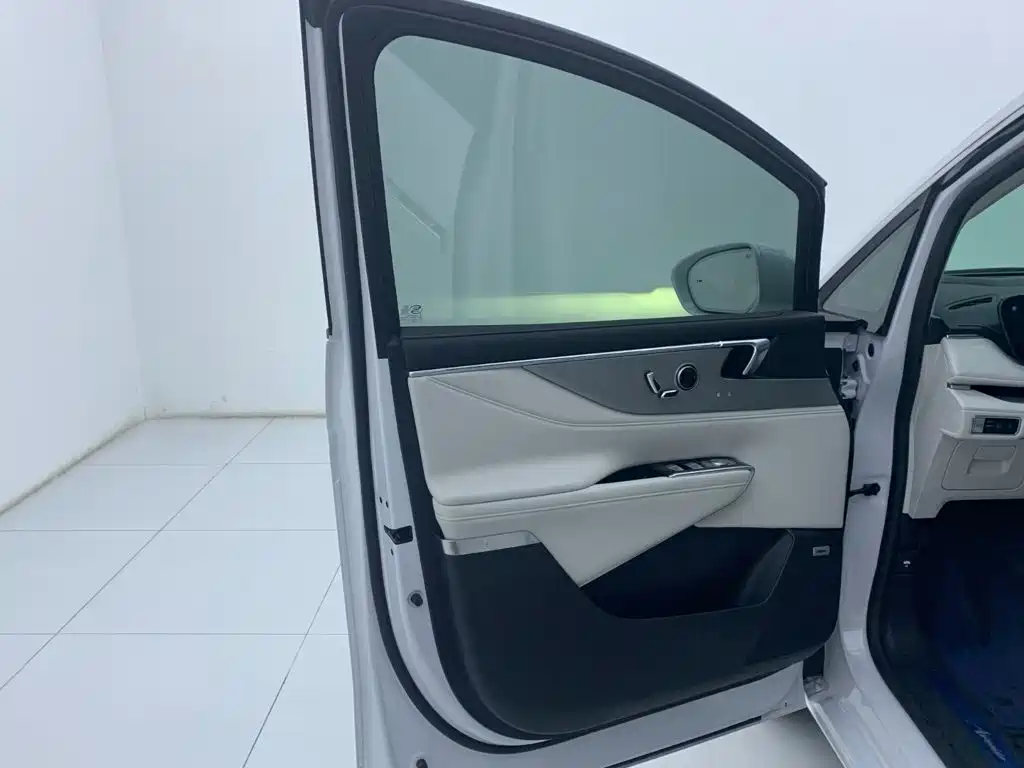 Buick GL8 Hybrid — миниатюра 27
