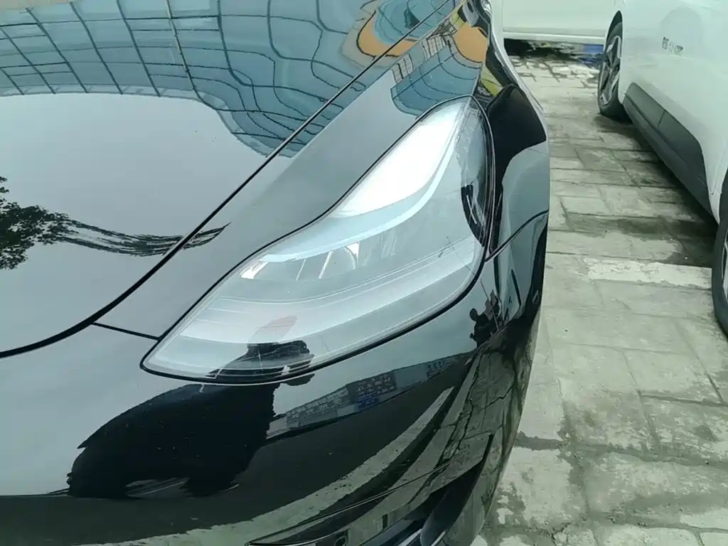 Tesla Model 3 — миниатюра 24