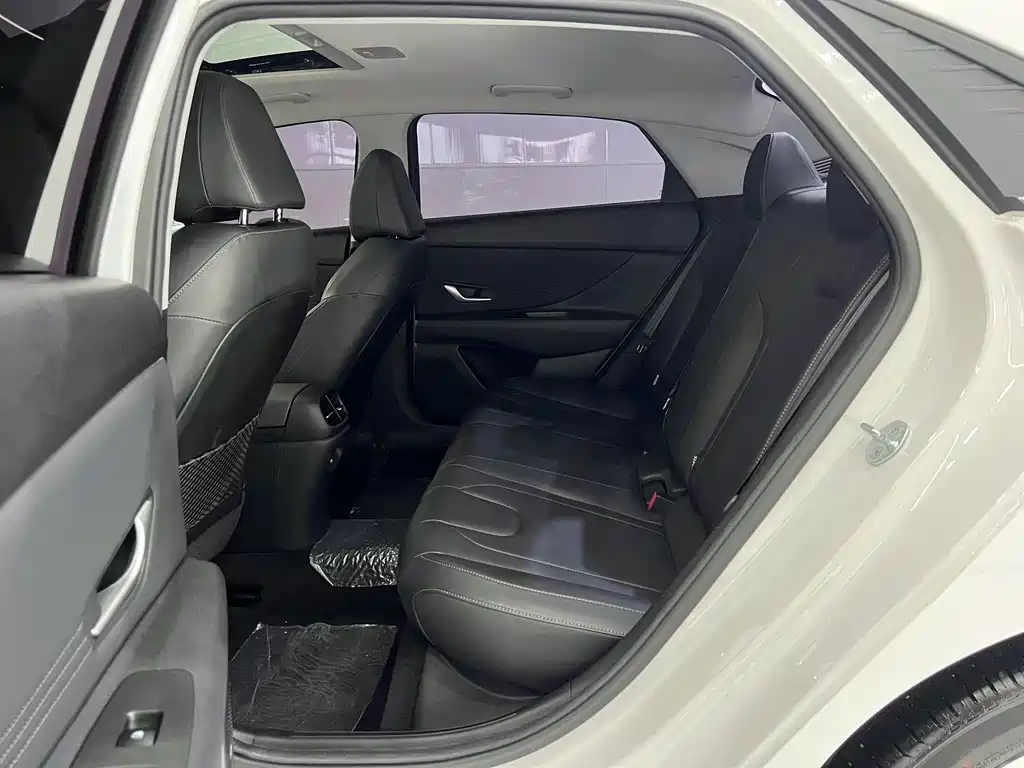 Hyundai Elantra — миниатюра 9