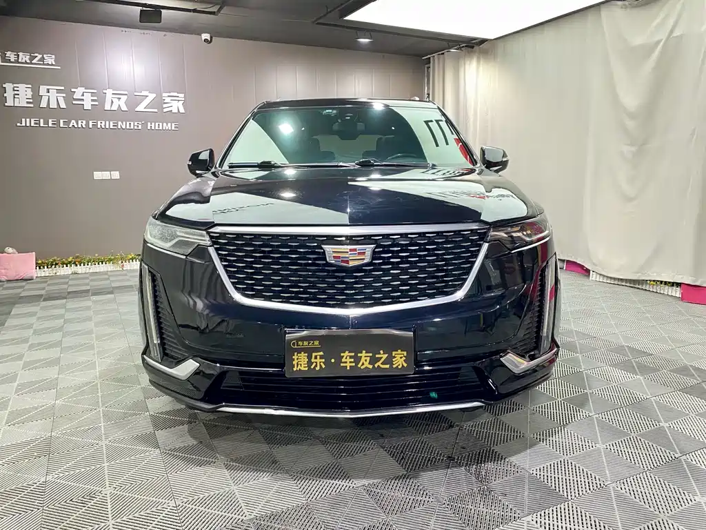 CADILLAC XT6