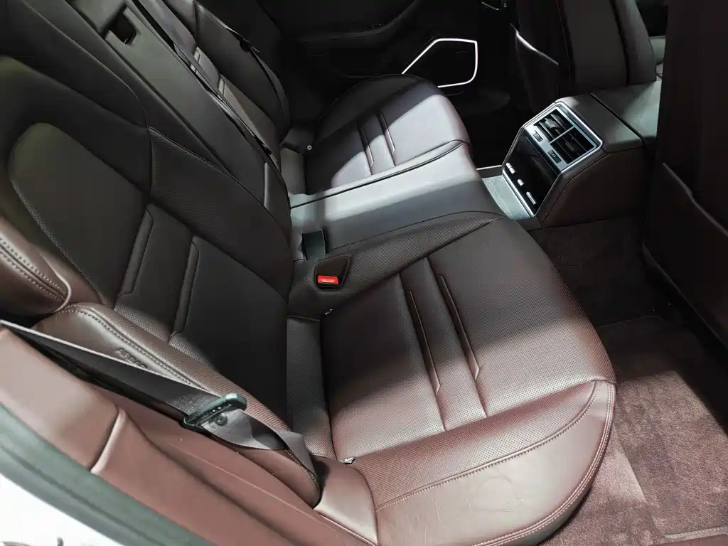 Porsche Panamera — миниатюра 8