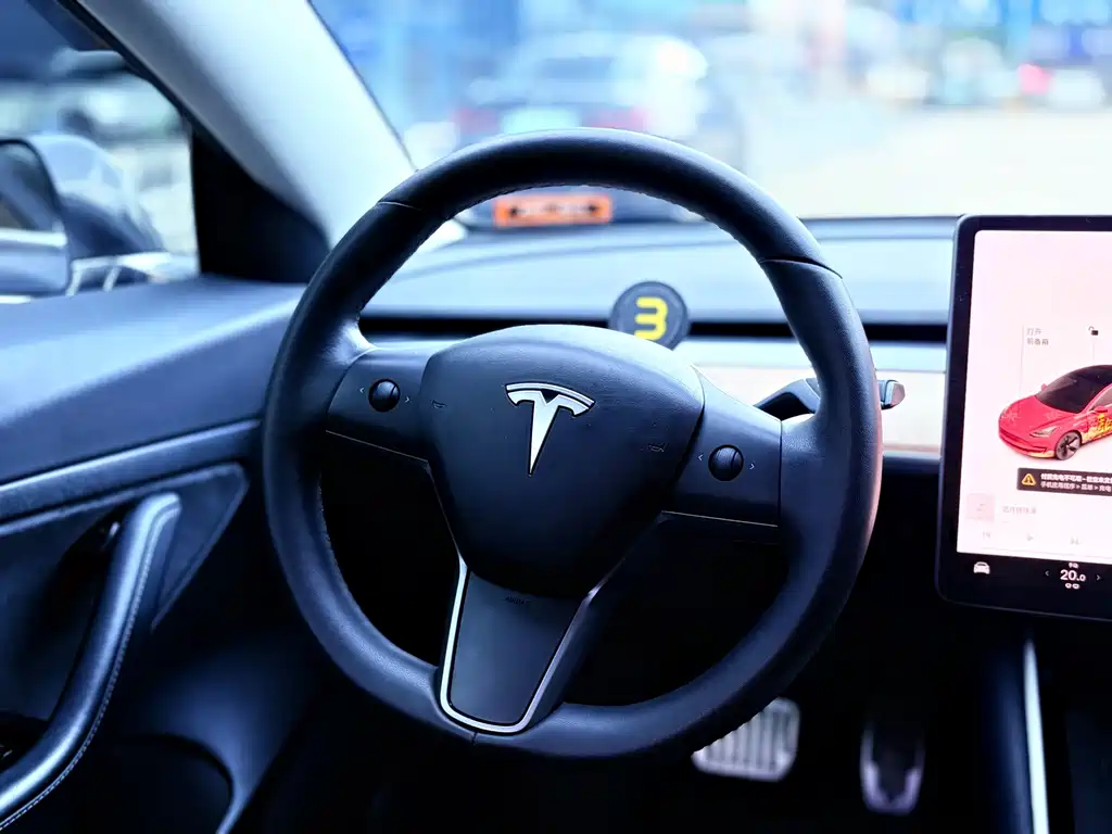 Tesla Model 3 — миниатюра 9