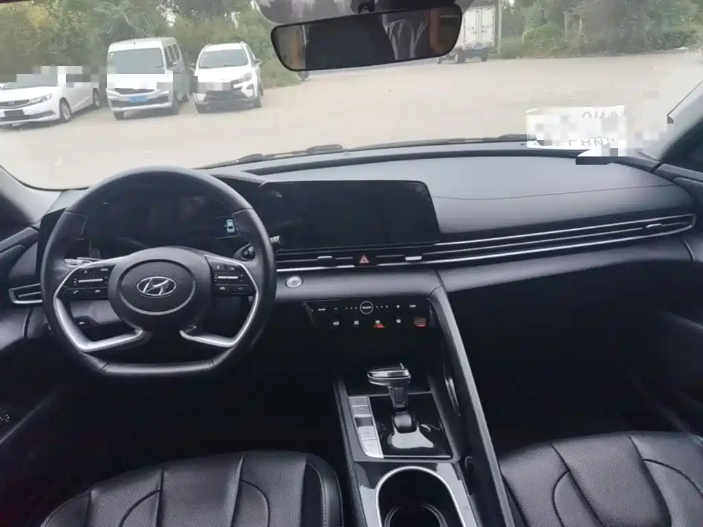 Hyundai Elantra — миниатюра 10