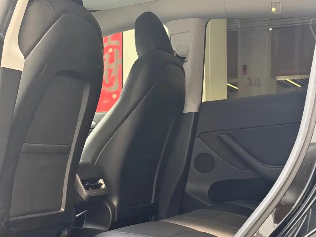 Tesla Model Y — миниатюра 11