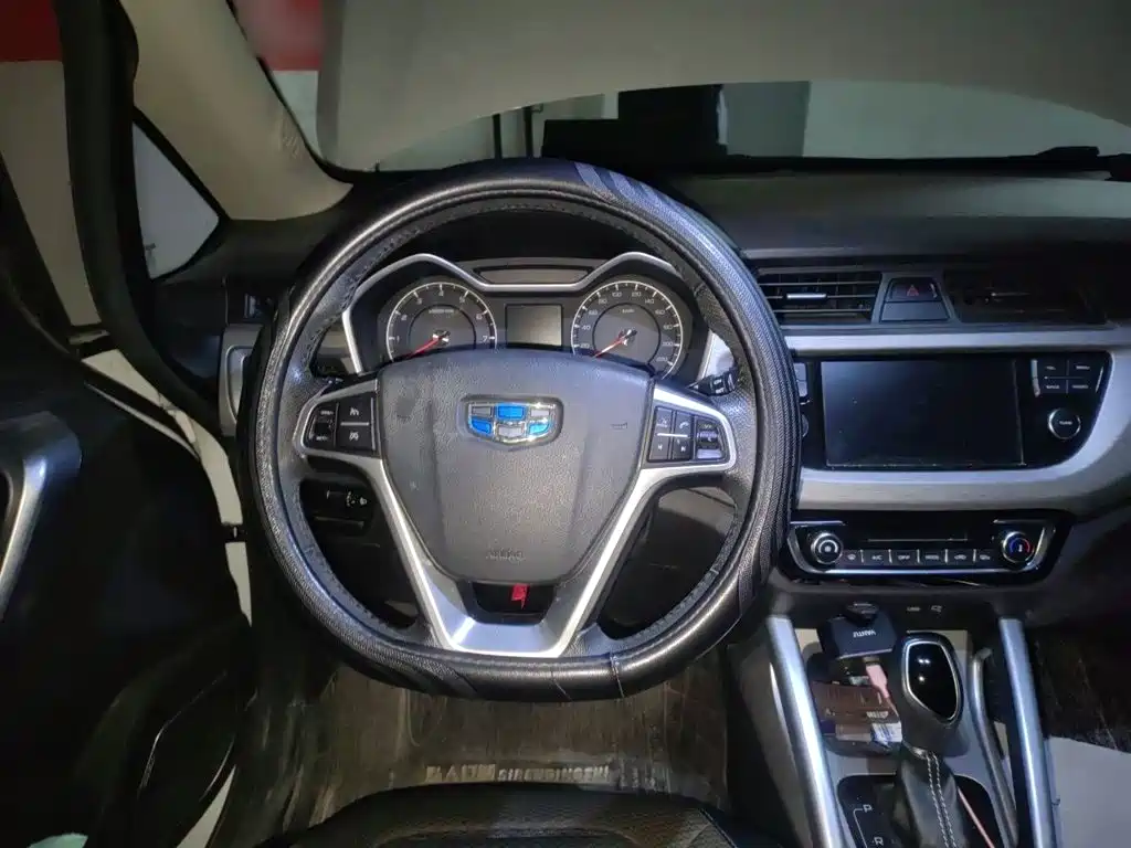 Geely Vision X3 — миниатюра 6