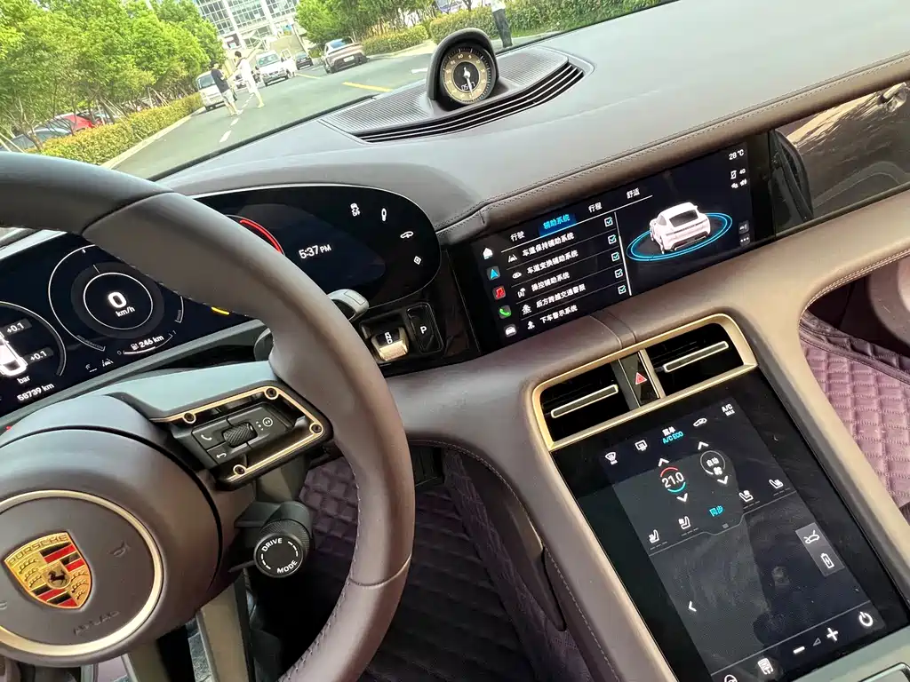 Porsche Taycan — миниатюра 11