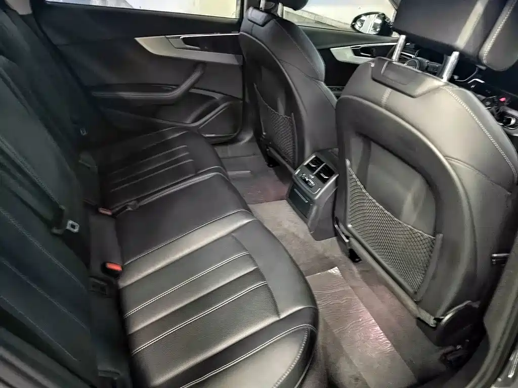 Audi A4L — миниатюра 11
