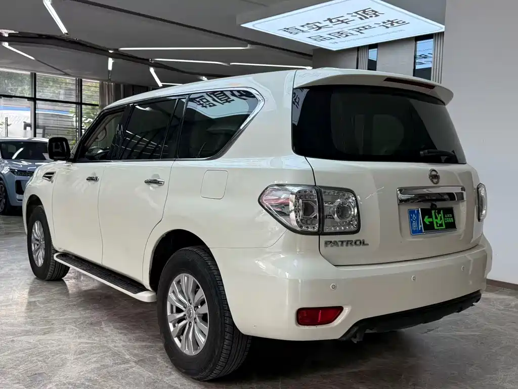 Nissan Patrol — миниатюра 8