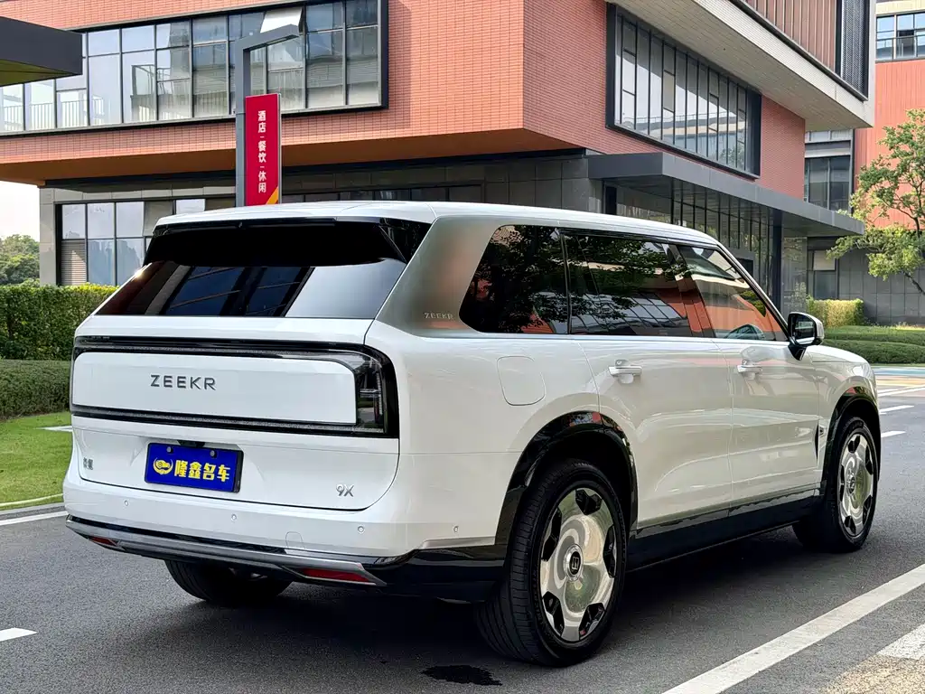 Zeekr 9X 2025 Ultra 70kWh мест