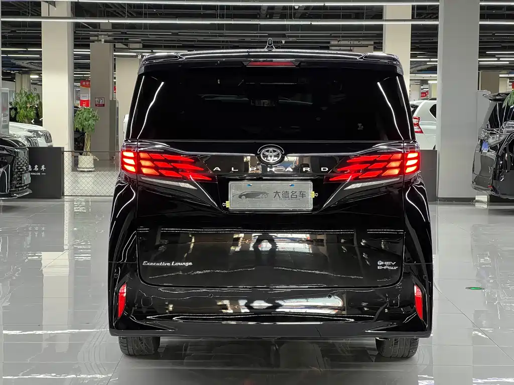 Toyota Alphard — миниатюра 5