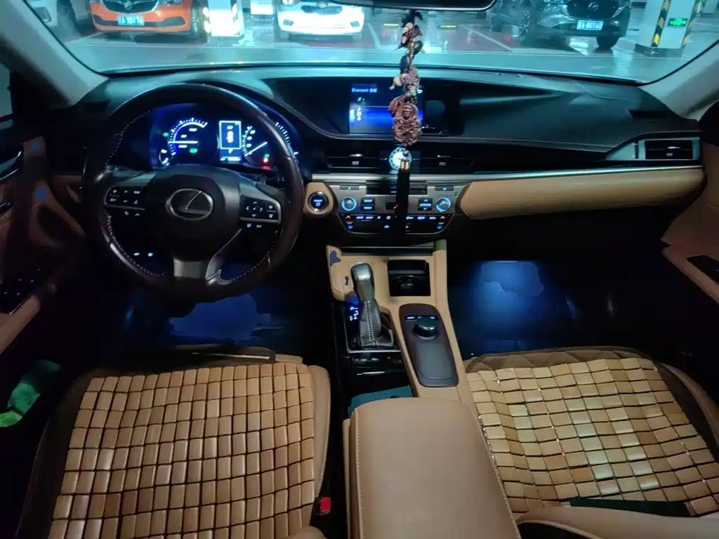 Lexus ES 2015 300h Comfort