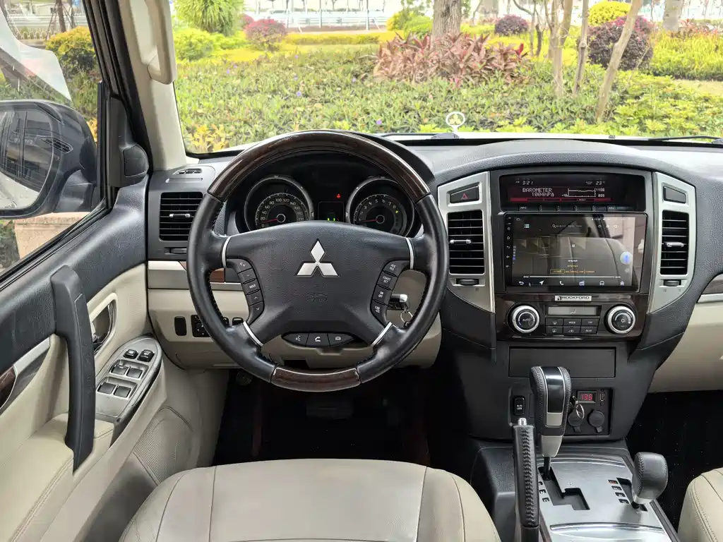 Mitsubishi V97 2018 3.8L