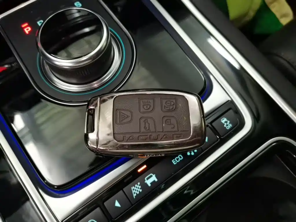 Jaguar XEL — миниатюра 9