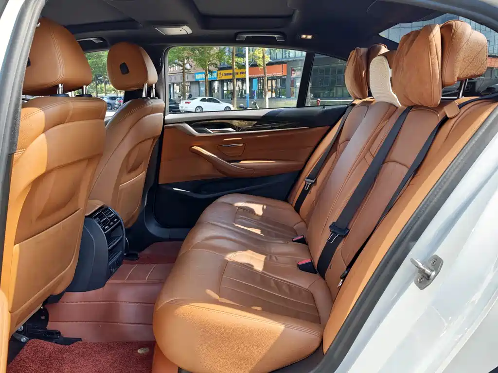 BMW 5 Series — миниатюра 6
