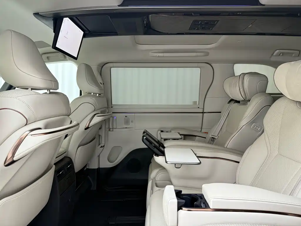 Lexus LM — миниатюра 11