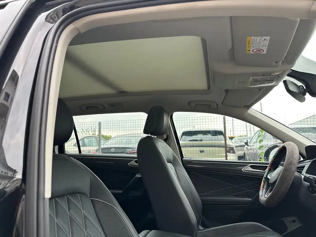 Volkswagen Tiguan L — миниатюра 16
