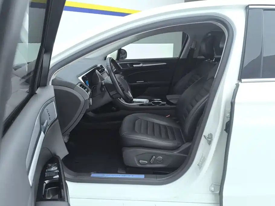 Ford Mondeo — миниатюра 9