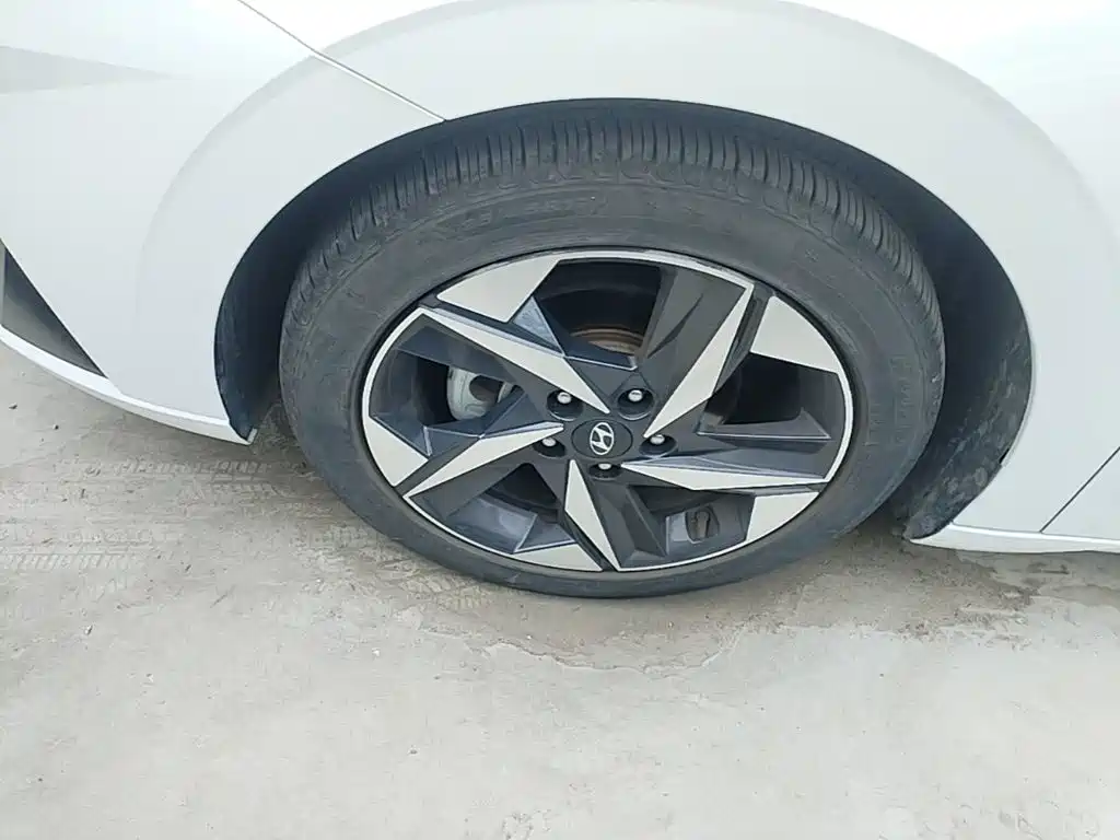 Hyundai Elantra — миниатюра 23