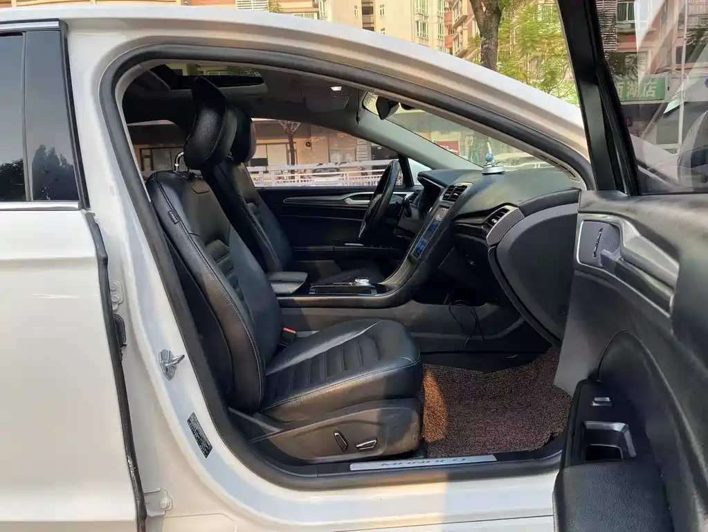 Ford Mondeo — миниатюра 9