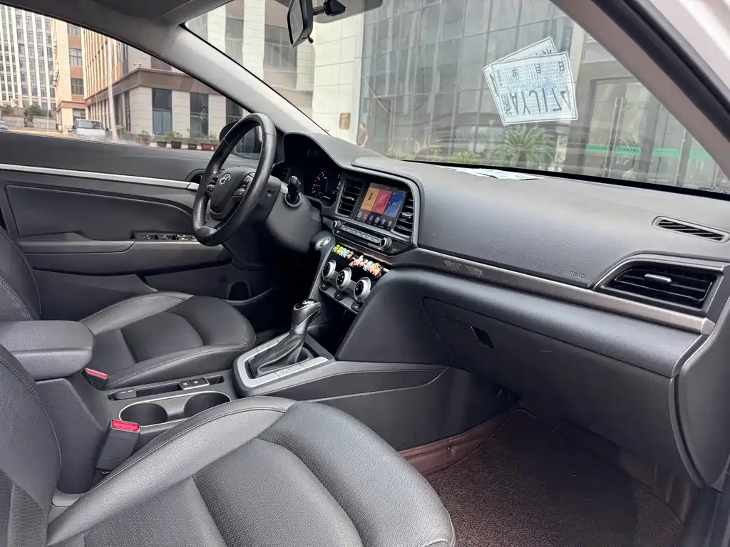 Hyundai Elantra — миниатюра 11