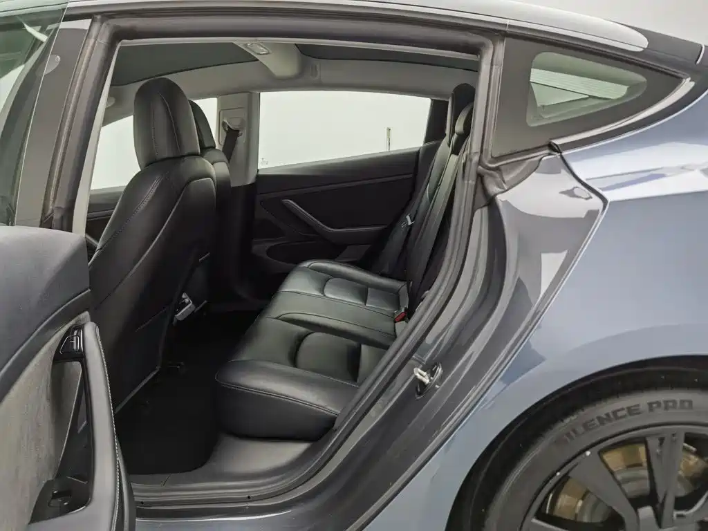 Tesla Model 3 — миниатюра 15