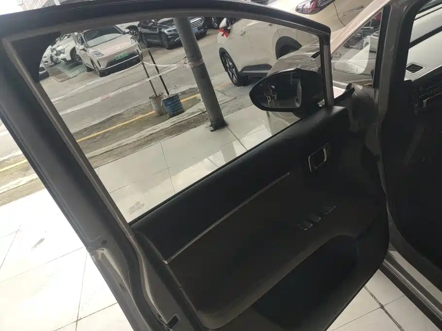 Wuling 730 2025 125km Luxury
