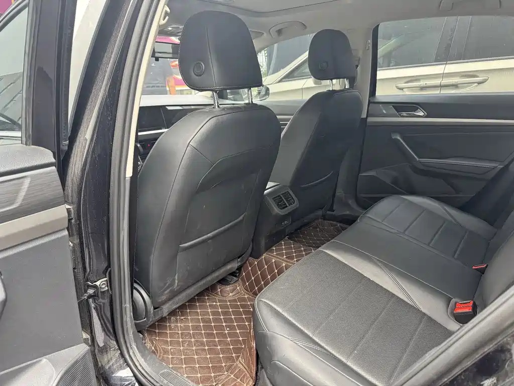 Volkswagen Lavida — миниатюра 6