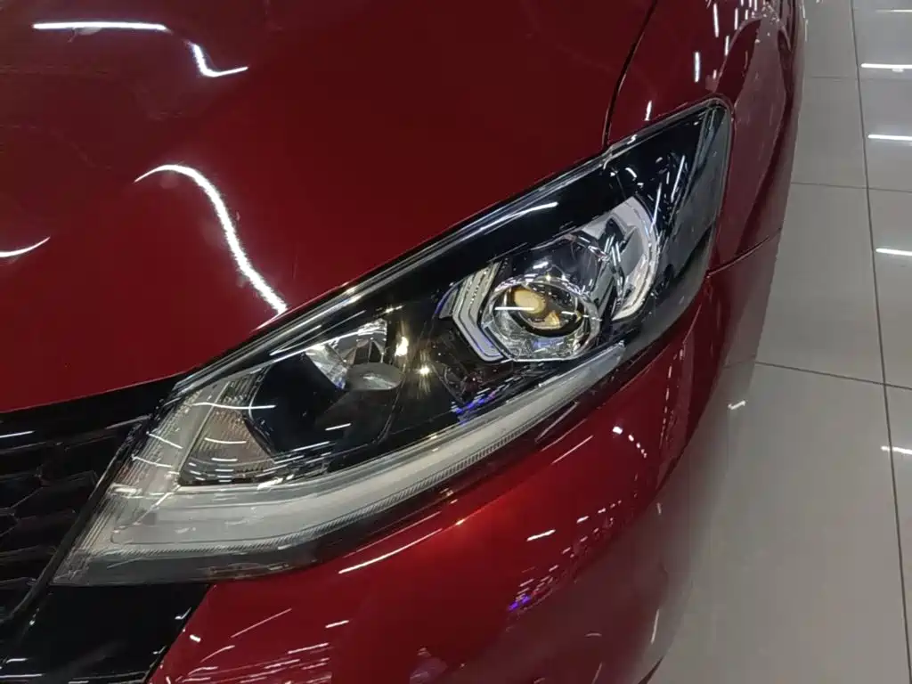 Nissan Tiida — миниатюра 24