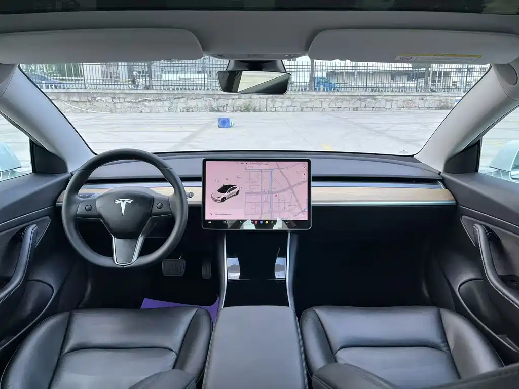 Tesla Model 3 — миниатюра 7