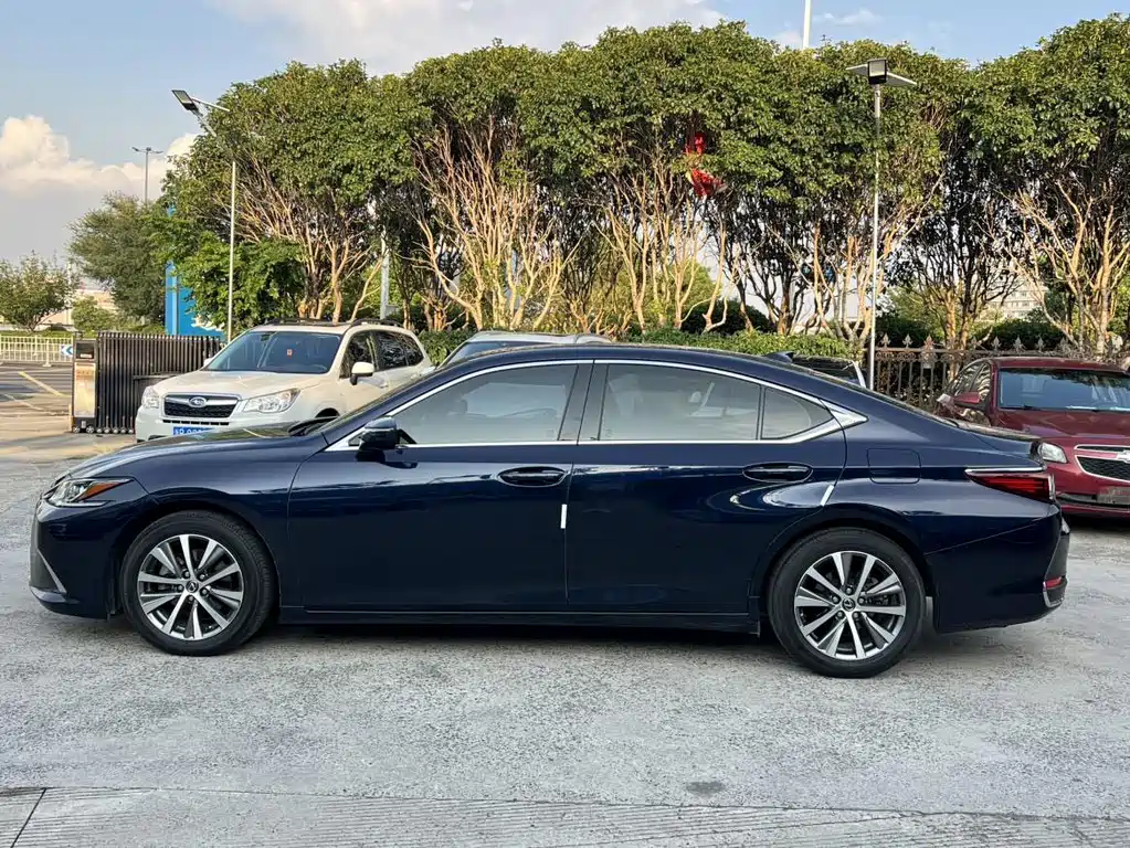 Lexus ES — миниатюра 14