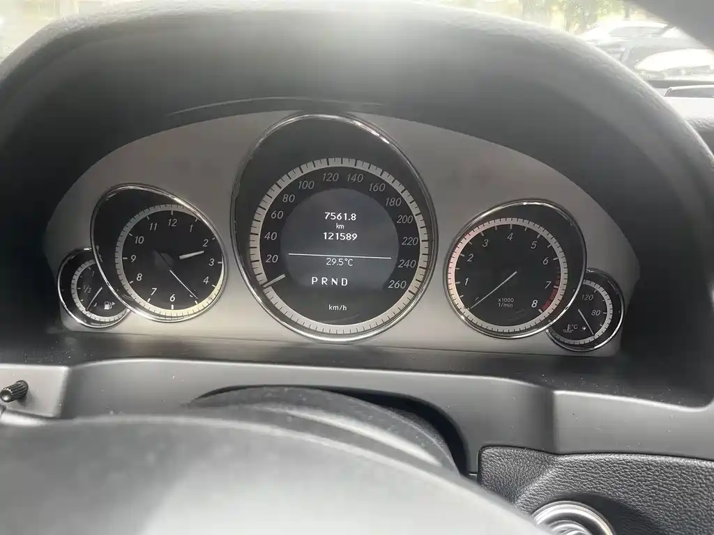 Mercedes-Benz E-Class (Import) — миниатюра 5