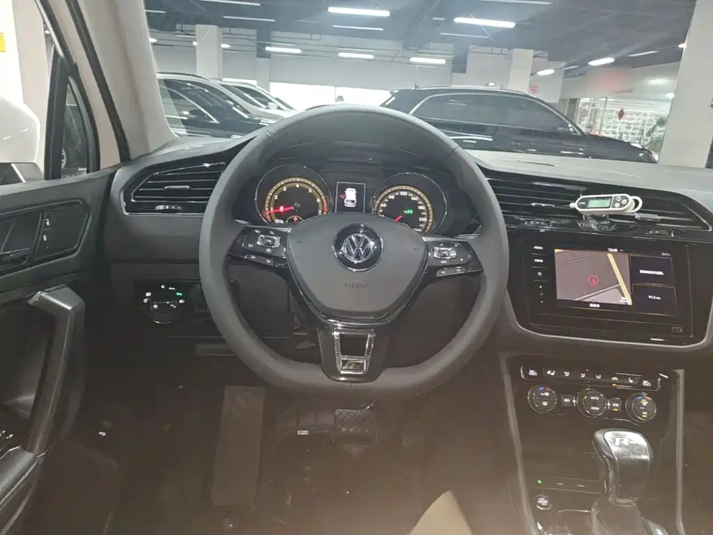 Volkswagen Tiguan L — миниатюра 11