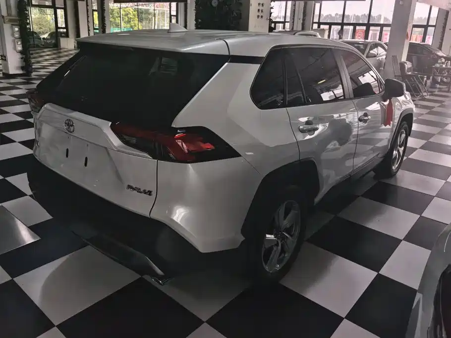 Toyota RAV4 — миниатюра 3