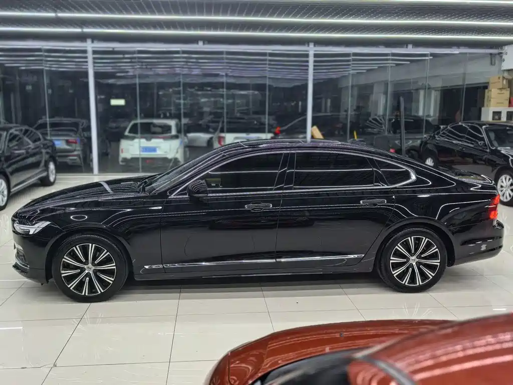 Volvo S90 — миниатюра 2