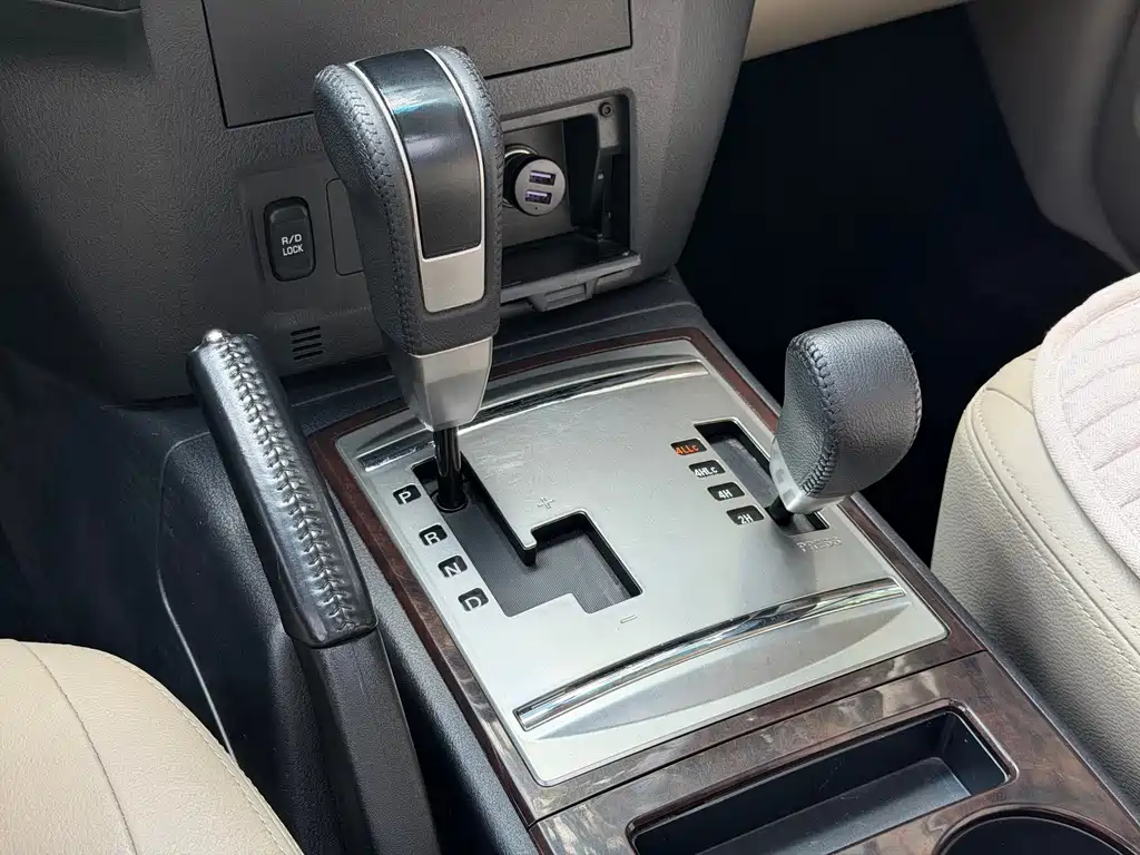 Mitsubishi Pajero (Import) — миниатюра 10