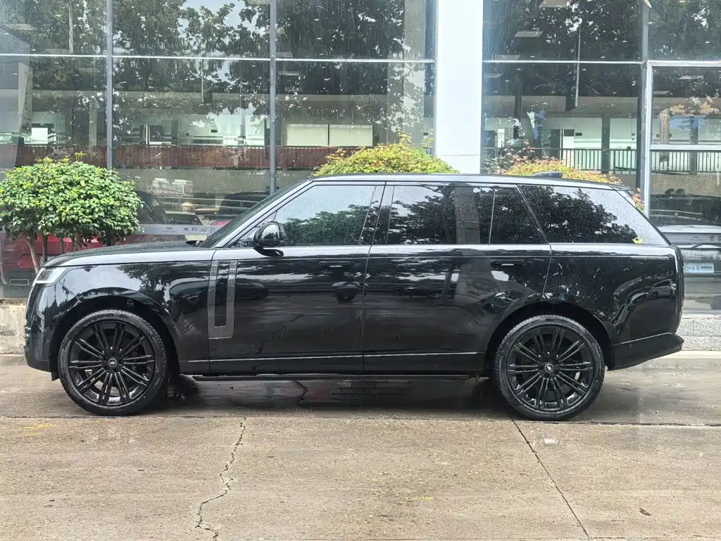 Land Rover Range Rover 2025 3.0 L6 400PS Long Wheelbase