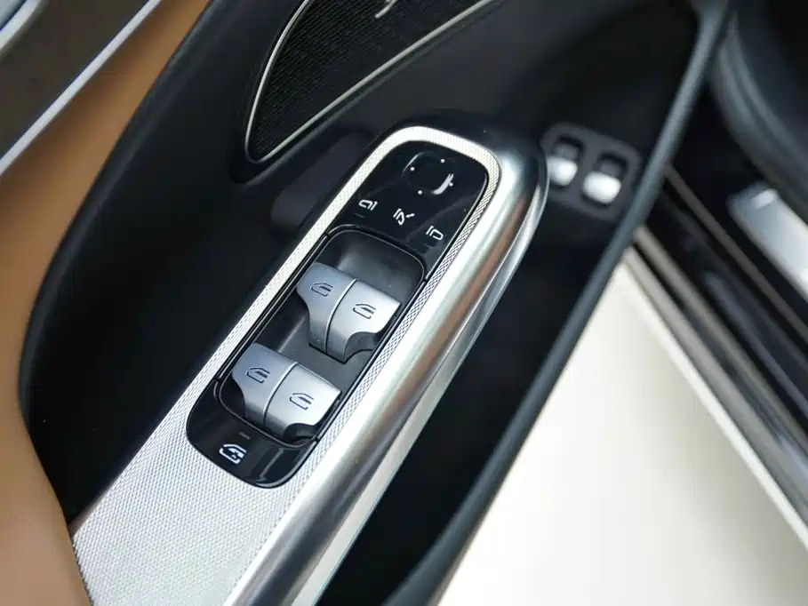 Mercedes-Benz E-Class New Energy — миниатюра 9