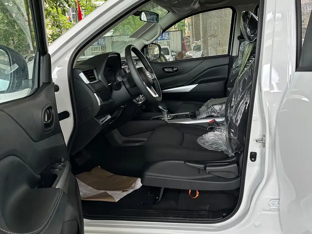 Nissan Navara — миниатюра 11