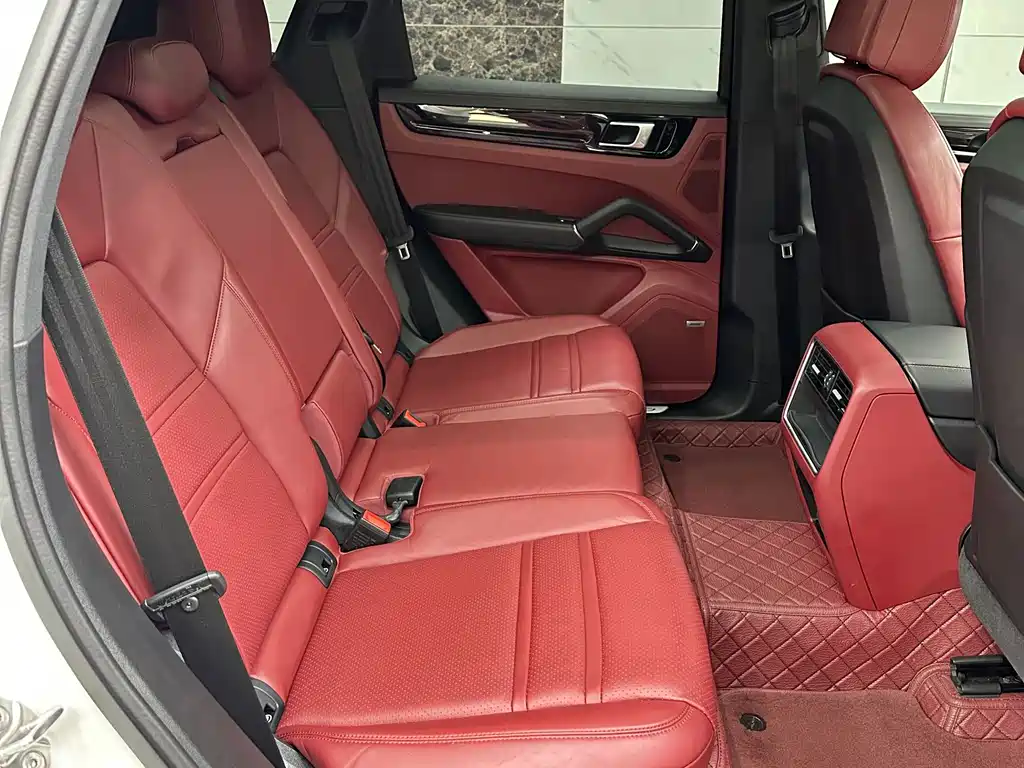 Porsche Cayenne — миниатюра 13