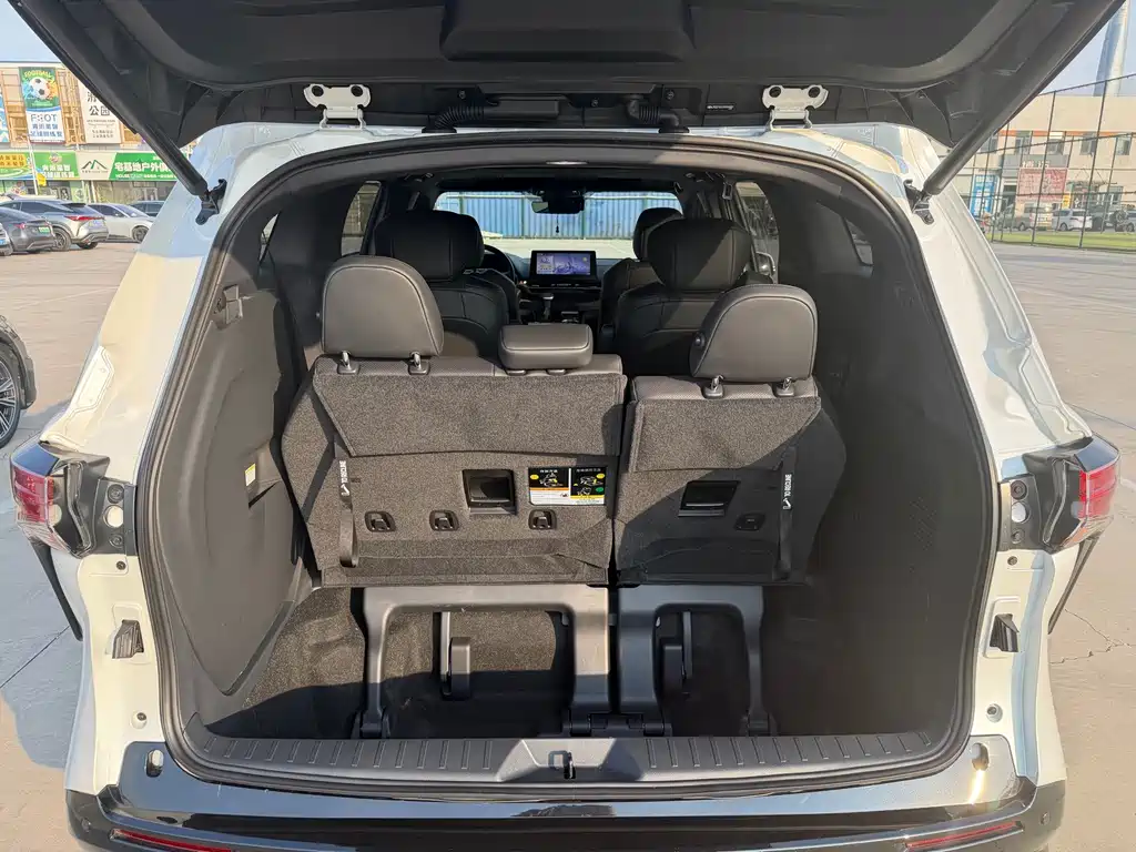 Toyota Sienna — миниатюра 7