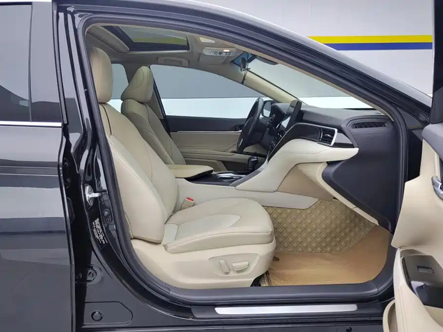 Toyota Camry 2021 2.0G Luxury