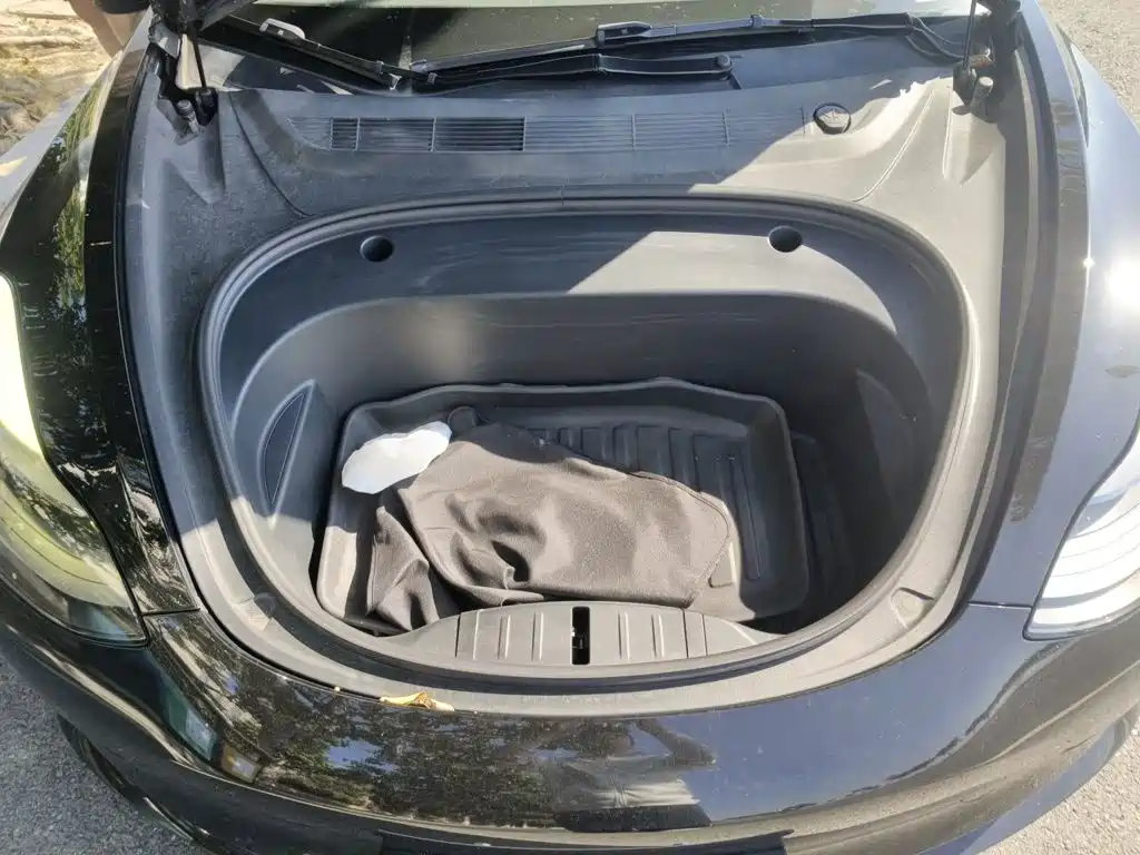 Tesla Model 3 — миниатюра 16