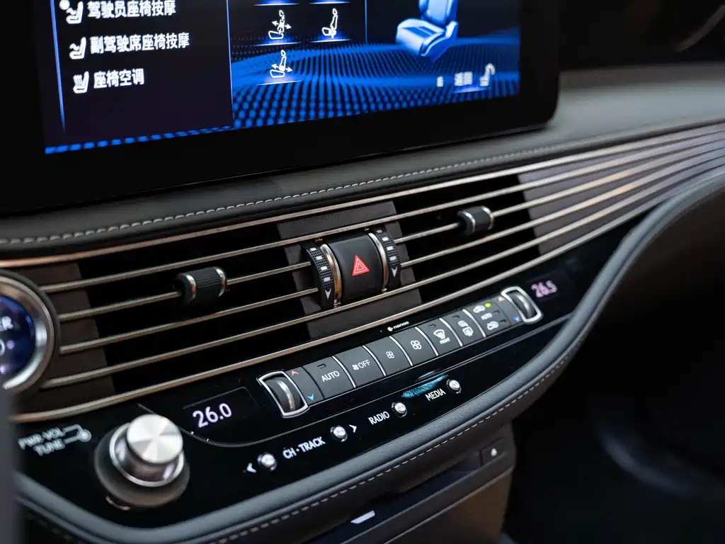 Lexus LS — миниатюра 17