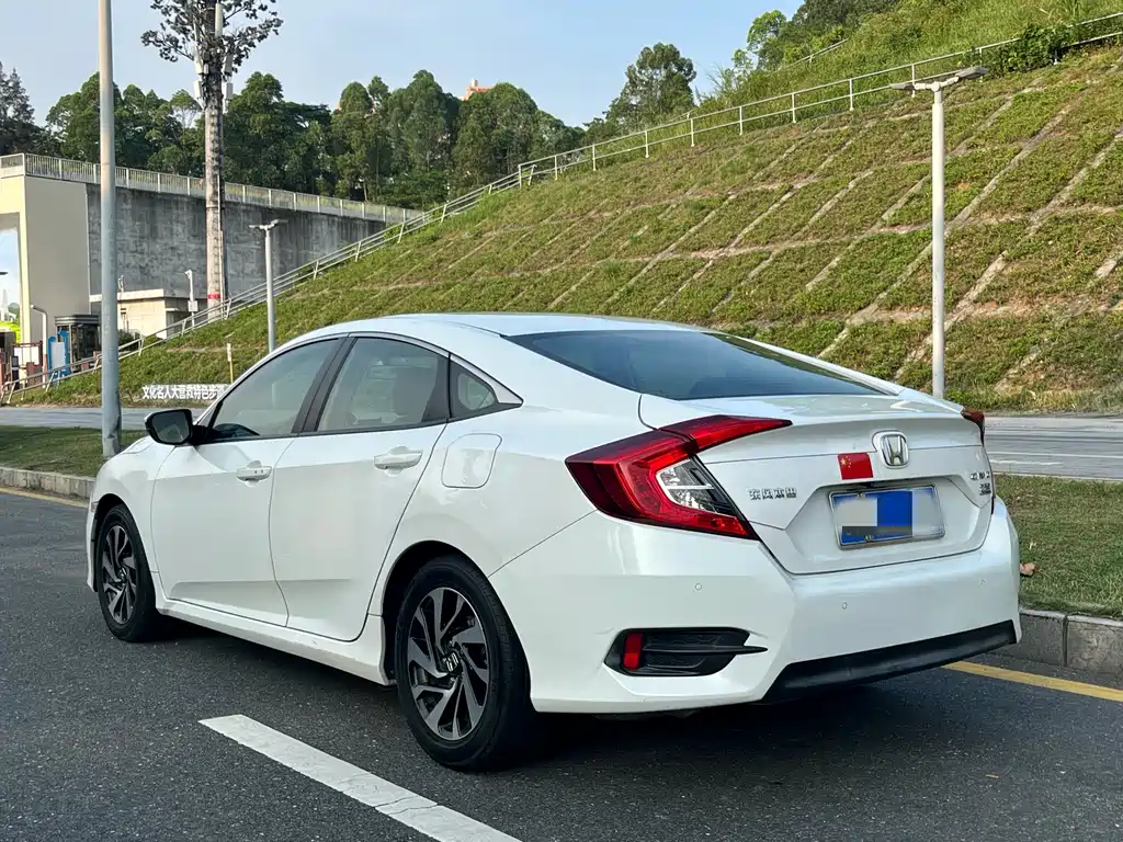 Honda Civic — миниатюра 4