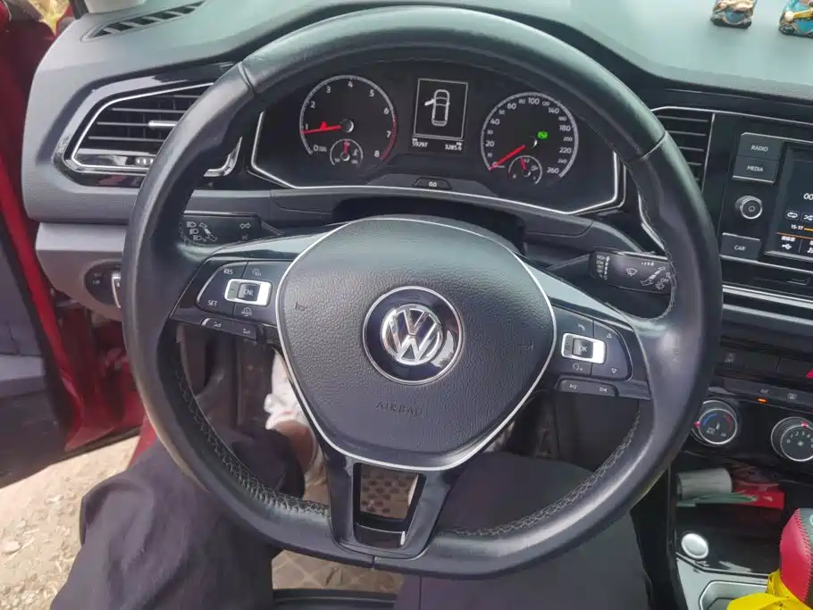 Volkswagen T-Roc — миниатюра 15